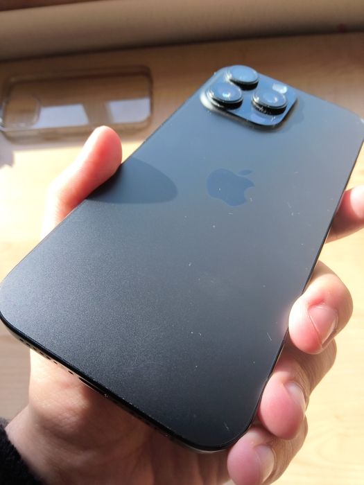 iPhone 16 Pro Max 256GB - Bateria 98% - Como Novo