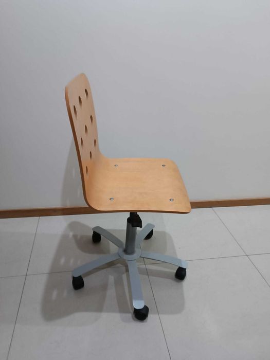 Cadeira giratória IKEA madeira