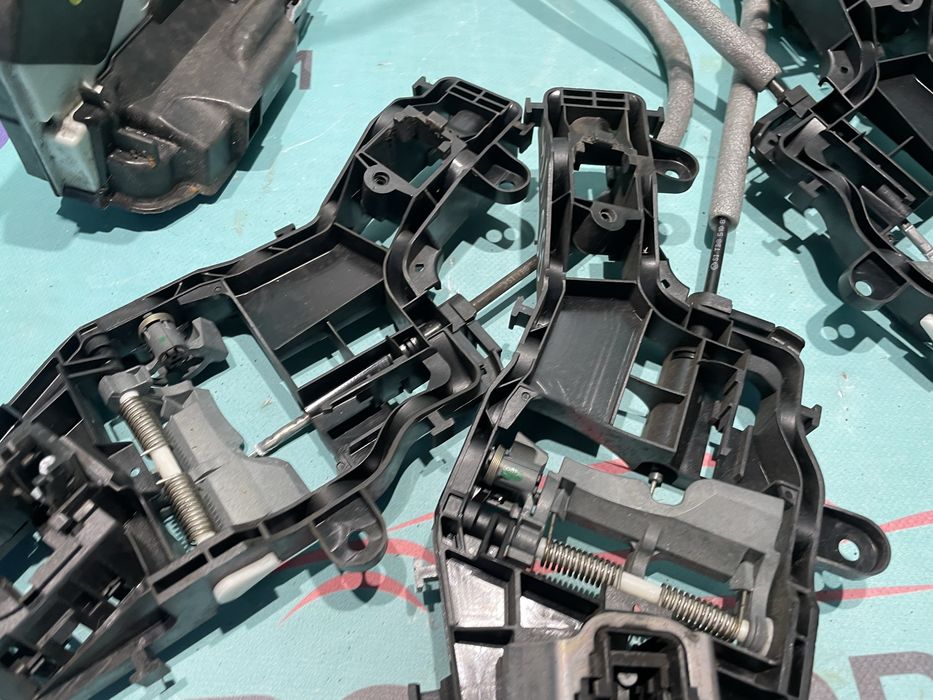 Замок дверей vw passat b8 variant кронштейн ручки Пассат Б8