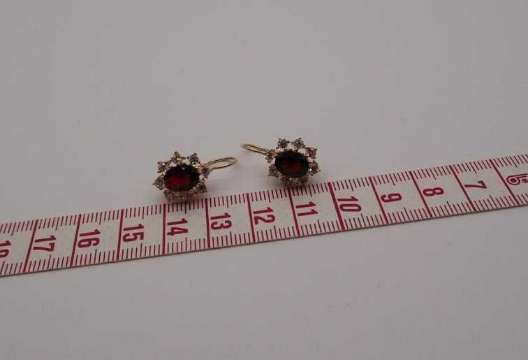 Złote wiszące kolczyki granaty i cyrkonie owalne markizy.