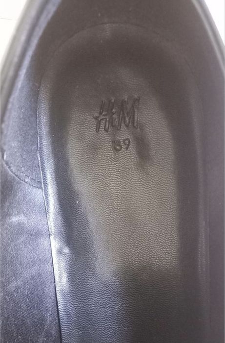 Чорні лаковані лофери H&M