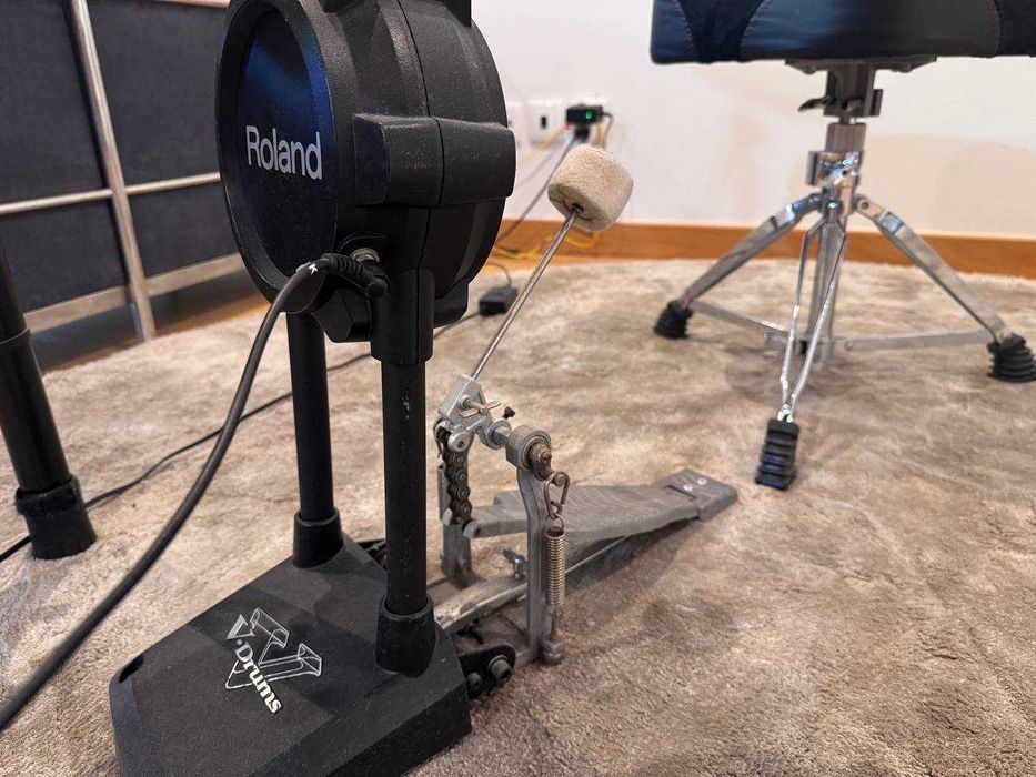 Bateria eletrônica Roland TD-4 com tapete, banco, auscultadores