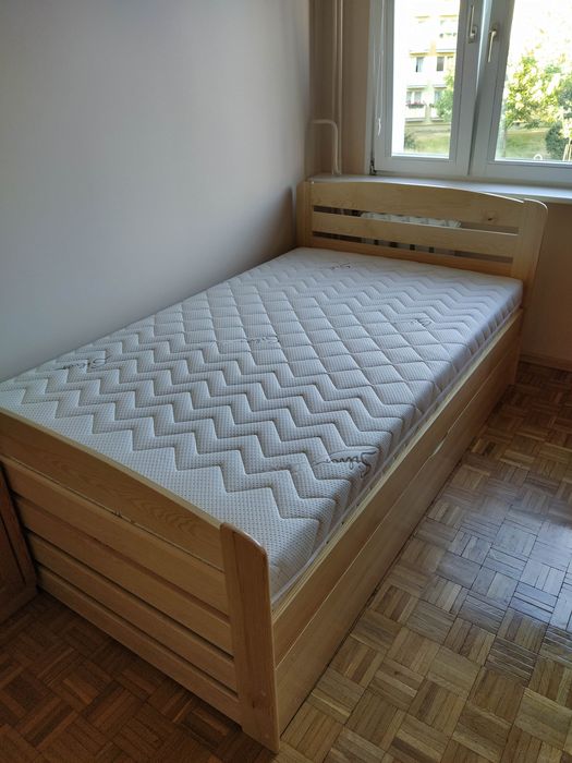 Łóżko sosnowe z pojemnikiem 120x200