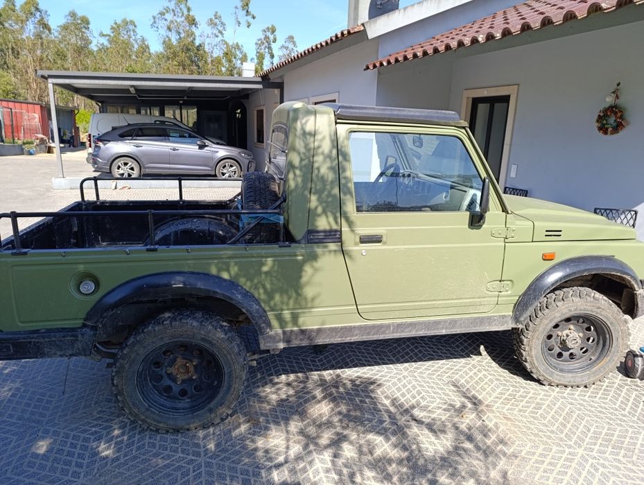 Suzuki Samurai .