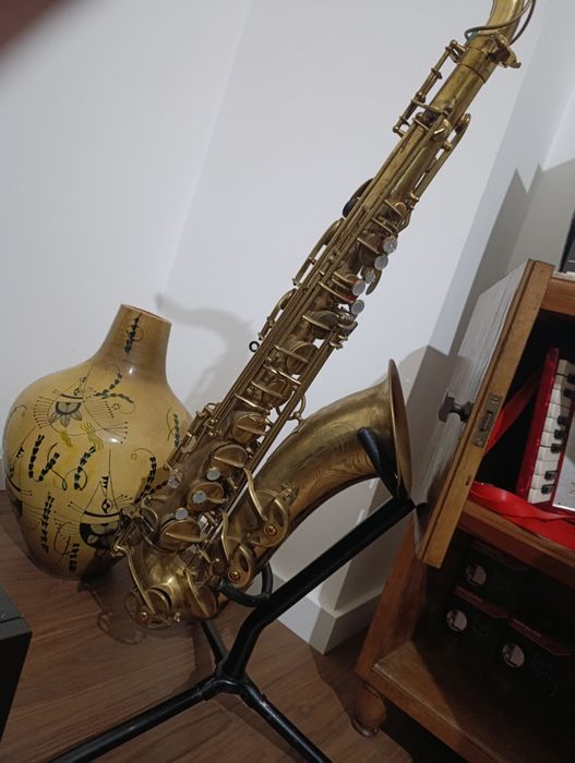 Saxofone tenor para restauro