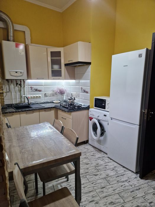 Вільно !!!  Житло подобово, Апартаменти в 5 хв від термальног