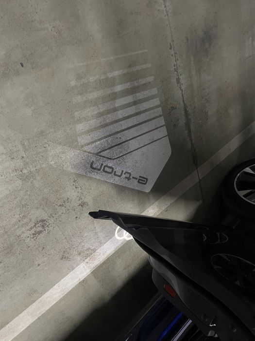 Продам  AUDI E-Tron Q4