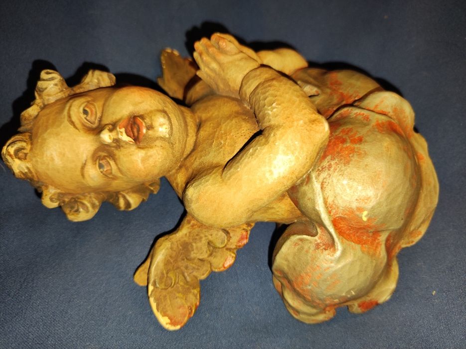 Stary aniołek putto