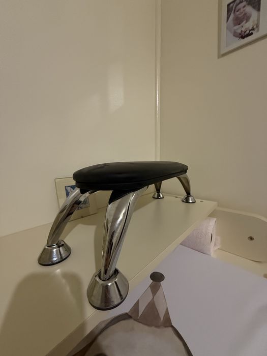 Манікюрна підставка під руки