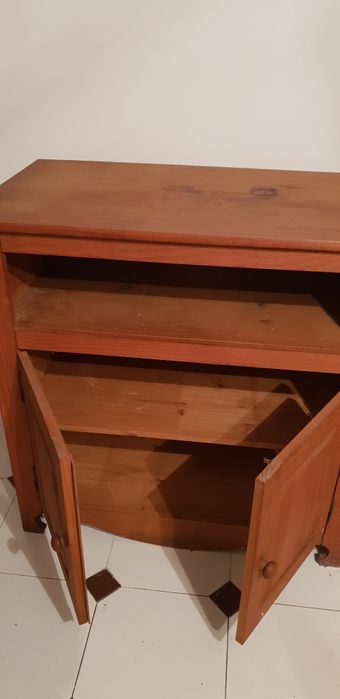 Móvel de madeira usado