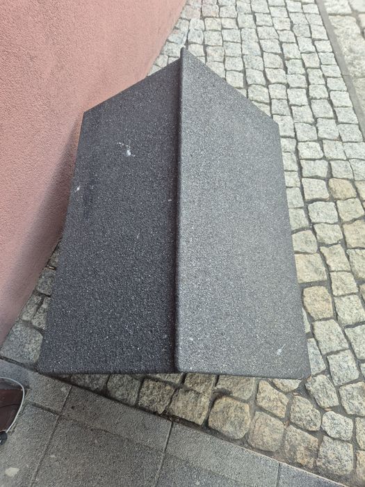 Buda dla psa solidnie wykonana