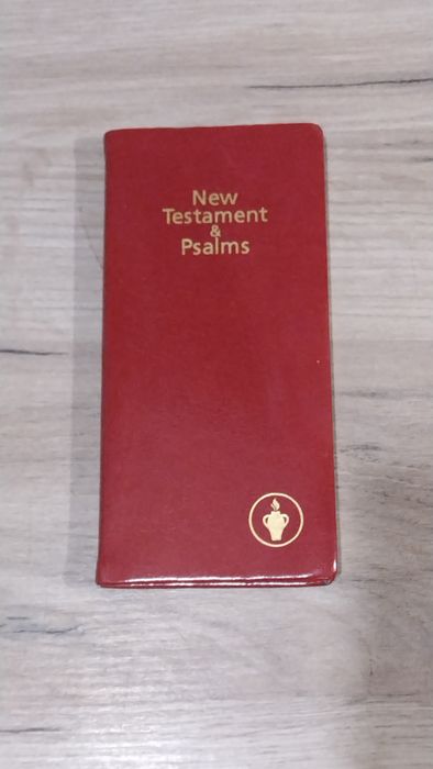 Международный союз гидеонов. Новый Завет. Псалмы. Красная карманная Би