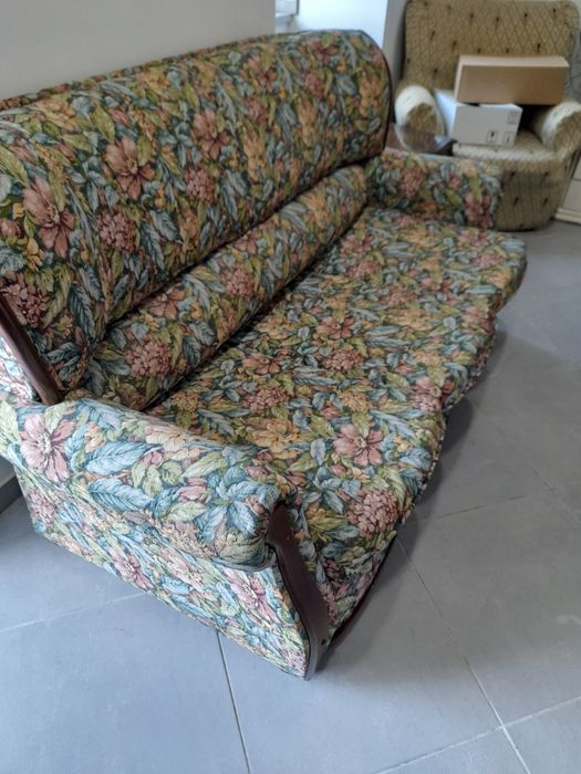 Conjunto de três sofás +  Mesa de Oferta