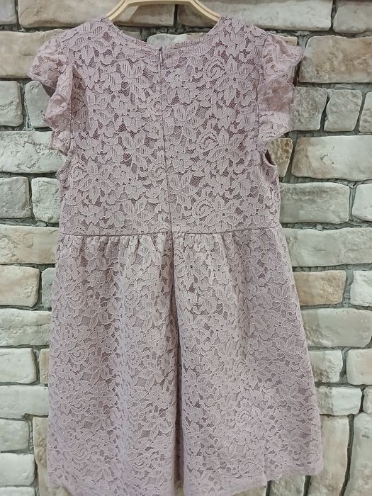 Koronkowa sukienka r. 140