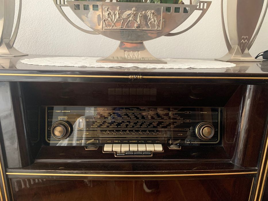 Rádio antigo telefunkan Kuba