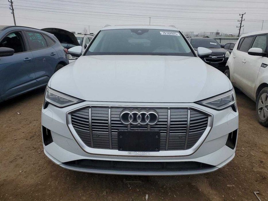 Audi E-tron Premium Plus 2022 *