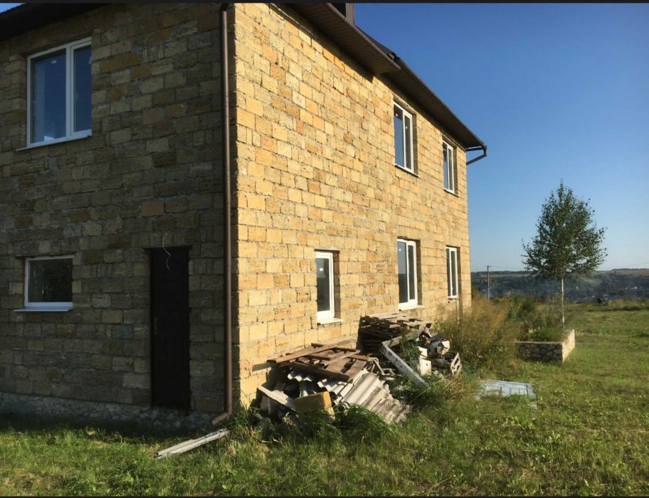 Продам новий будинок у смт Вишнівець