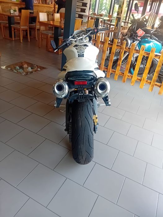 Triunph street triple 675