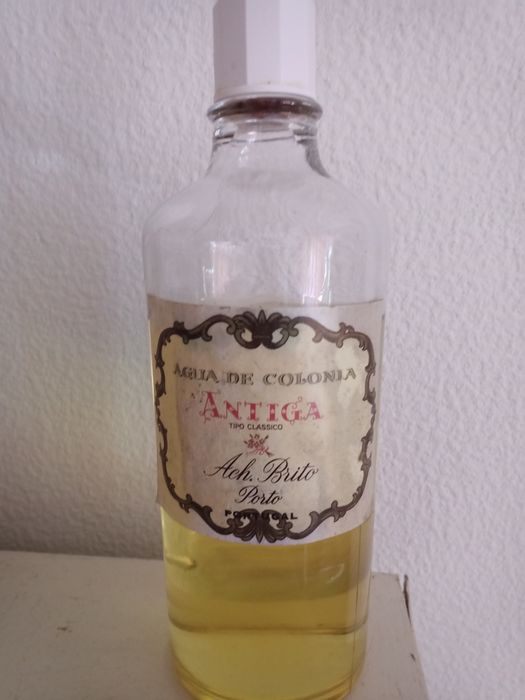 Água de colônia Ach. Brito