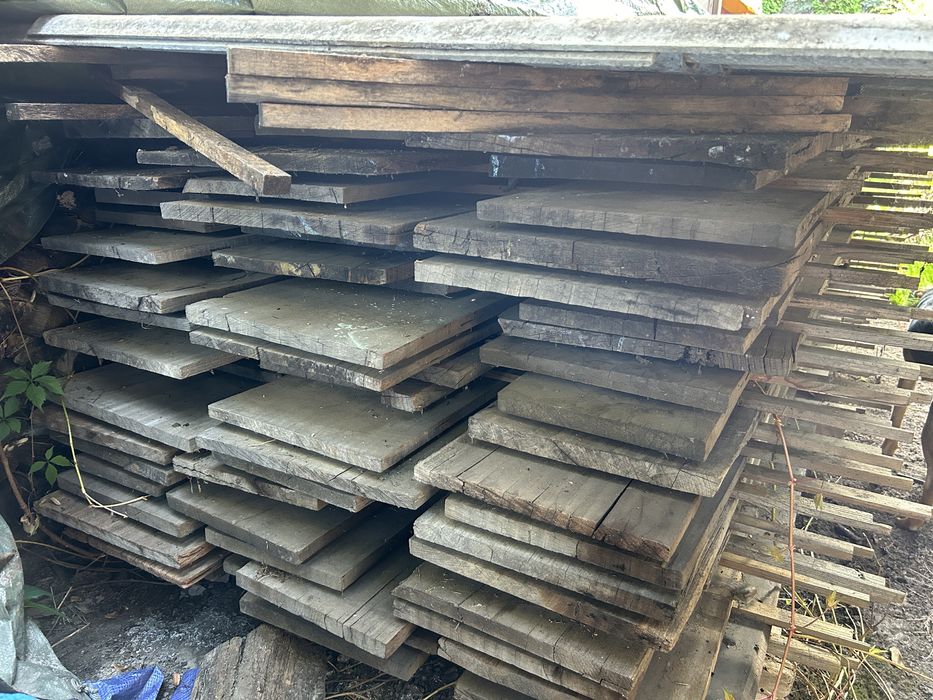 Mahoń, deski obrzynane.