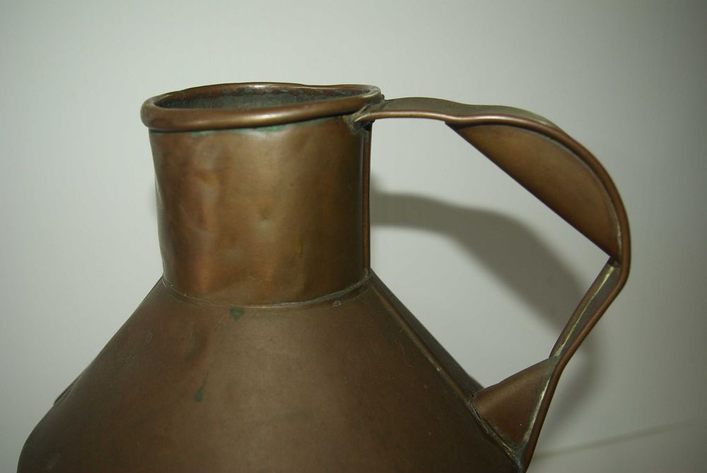 Bilha antiga em latão
