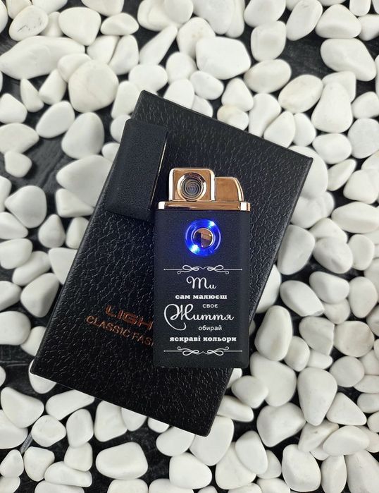 Стильна подарункова запальничка USB з гравіюванням.