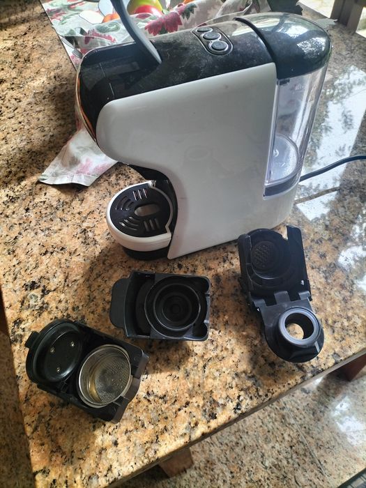 Máquina de café.para várias caposelas e pó