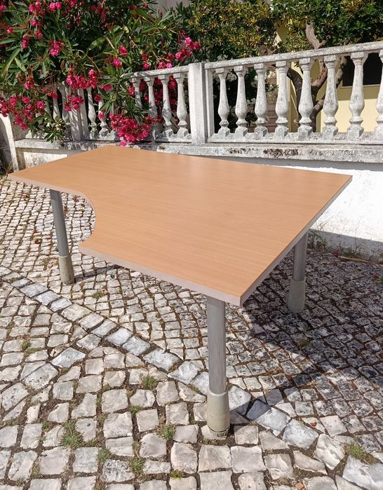 Imponente mesa de escritório