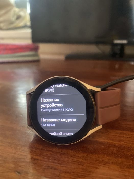 Продам Samsung Galaxy Watch4 40mm (SM-R860)