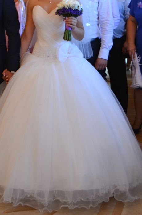 Продам весільну сукню