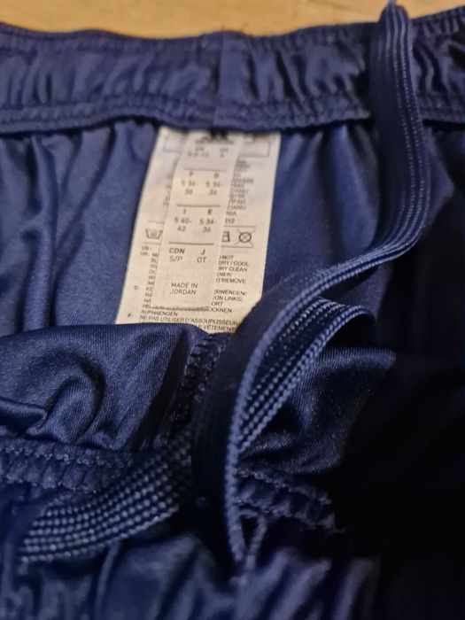 Spodenki damskie Adidas – granatowe z białymi wstawkami, rozmiar S