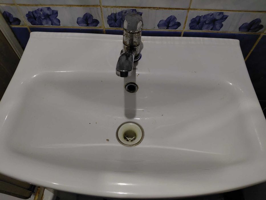 Умивальник у ванну