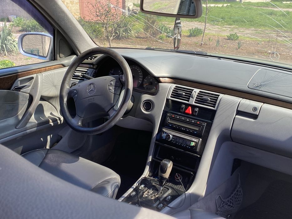 Продам мерседес 210 2.7cdi 2000год