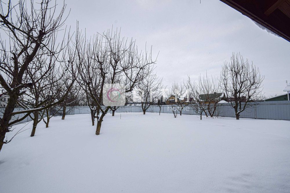 Оренда сучасного будинку, що поєднує затишок та функціональність.