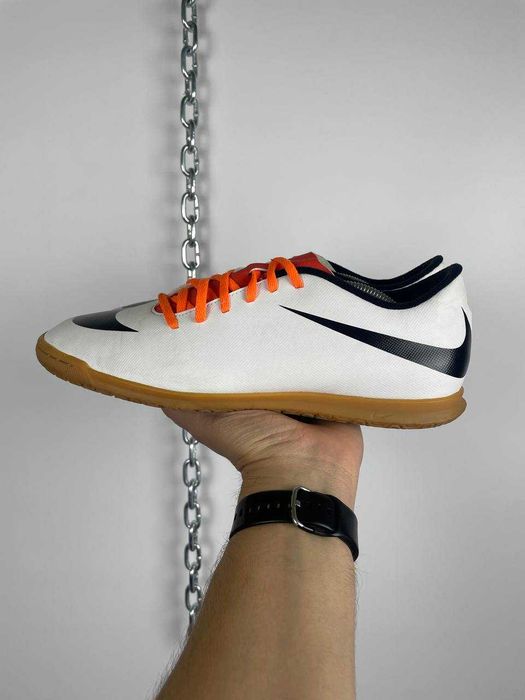 Футзалки , шкіряні спортивні кросівки nike bravata ii ic 45 768924-108