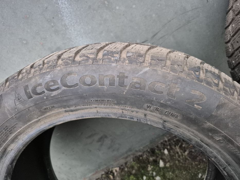 Продам пару зимних шин 205/55/r17 Continental Ice Contact 2