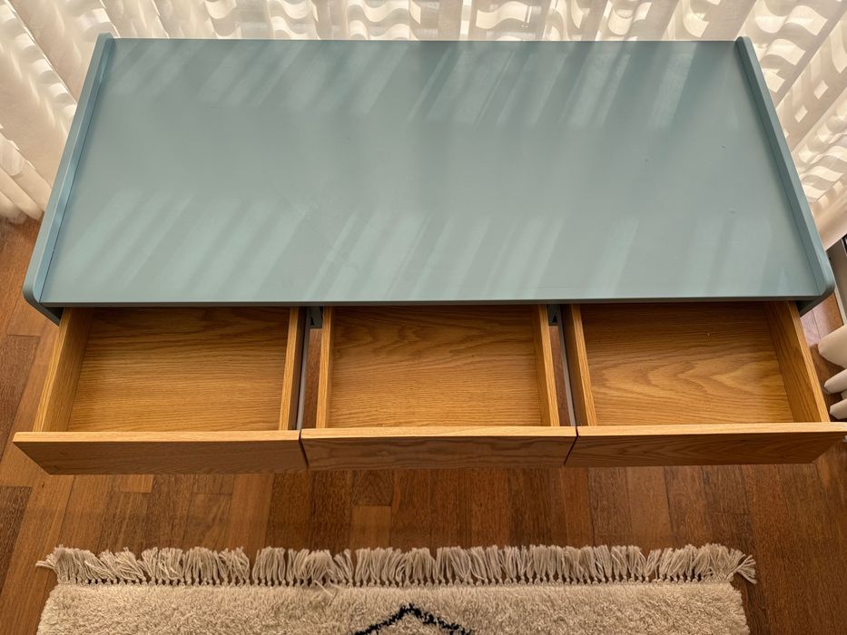 Secretária com 3 gavetas