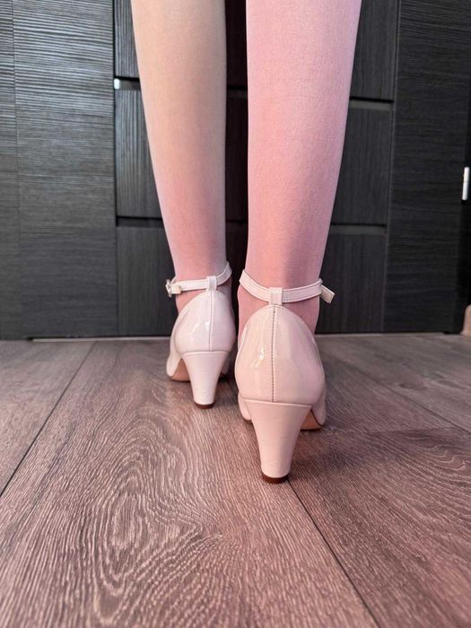 Buty komunijne lakierowane dla dziewczynki, r. 35