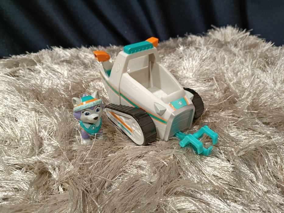 Veículo e figura Everest