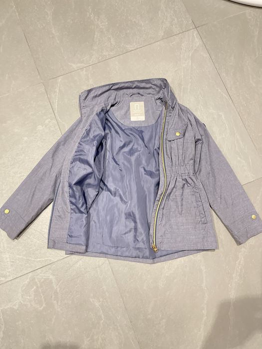 Вітровка на дівчинку