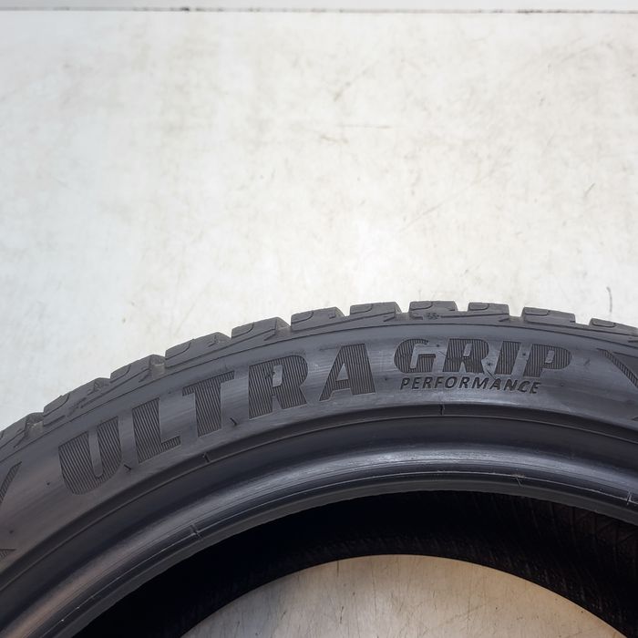 Opony zimowe 245/40/18 - GOODYEAR Ultra Grip Performance Gen-1 XL AO