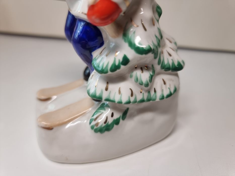 Статуэтка мальчик на лыжах городница выший сорт, год клеймо 1953-1957.