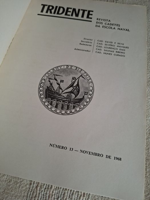 Exemplar da revista Tridente escola naval