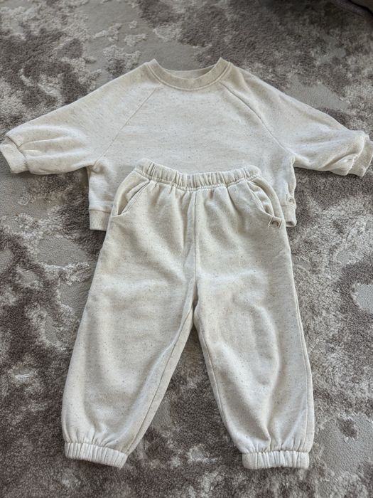 Костюм дитячий на флісі молочний next