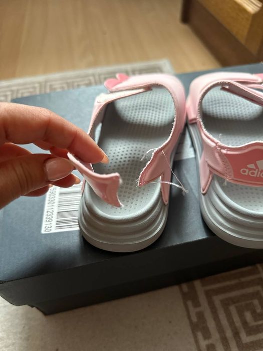 Adidas сандалі для дівчинки