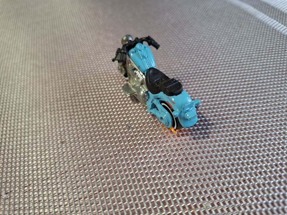 Model motor skala 1:64