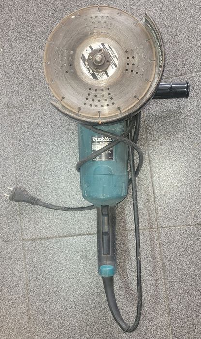 Rebarbadora Makita