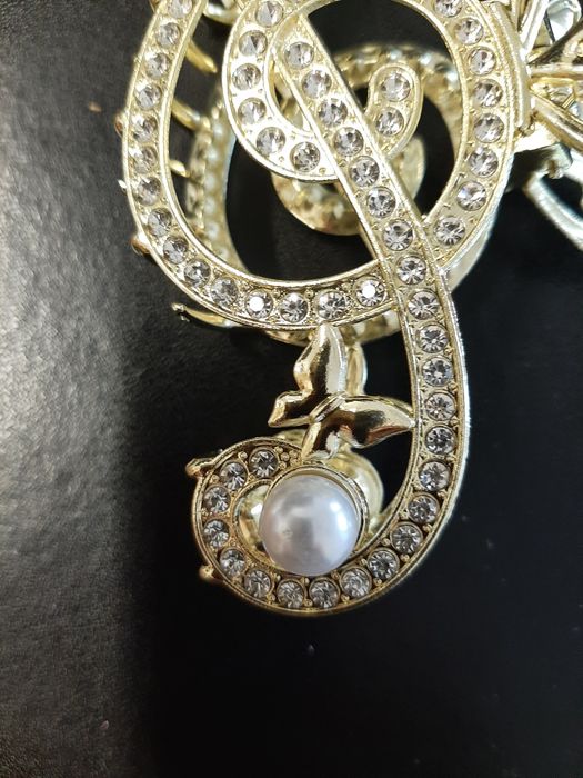 Mola de cabelo dourada nova