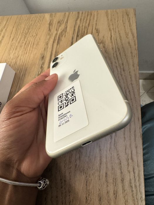 Iphone 11 branco e limpo