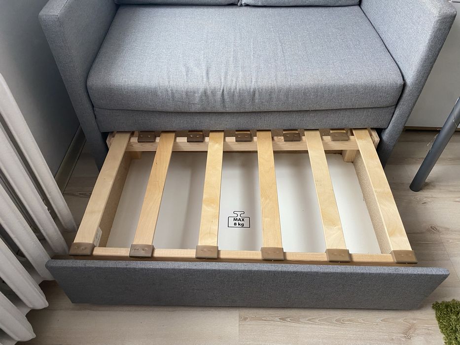 Sofa rozkladana z pojemnikiem na posciel